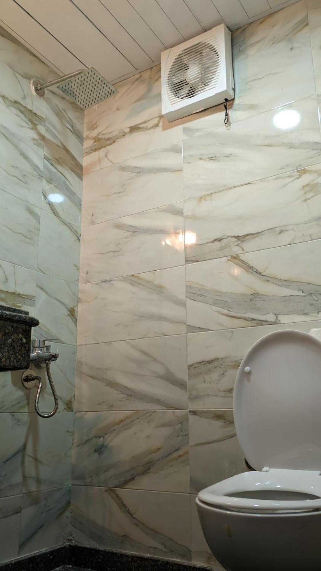 Royal Crown عائلات فقط 3*